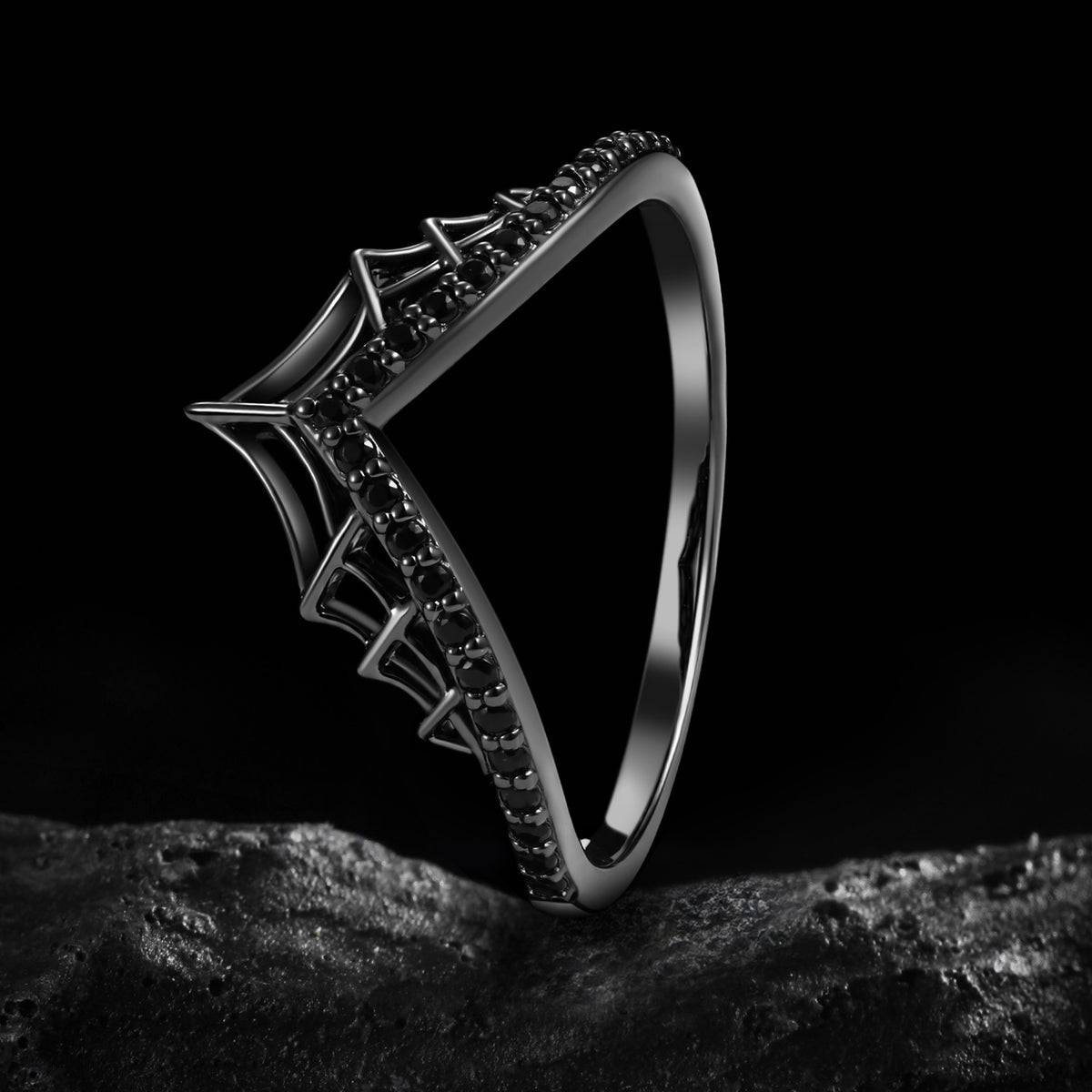 Pavé Black Moissanite Spider Web Gothic Curved Band