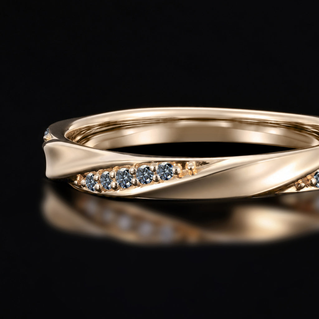 Pavé Gray Moissanite Flowing Twist Band Ring