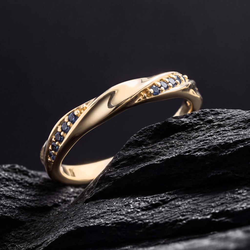 Pavé Gray Moissanite Flowing Twist Band Ring