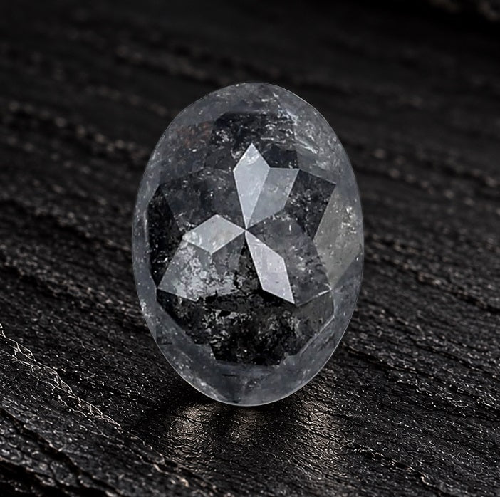 Salt and pepper diamond