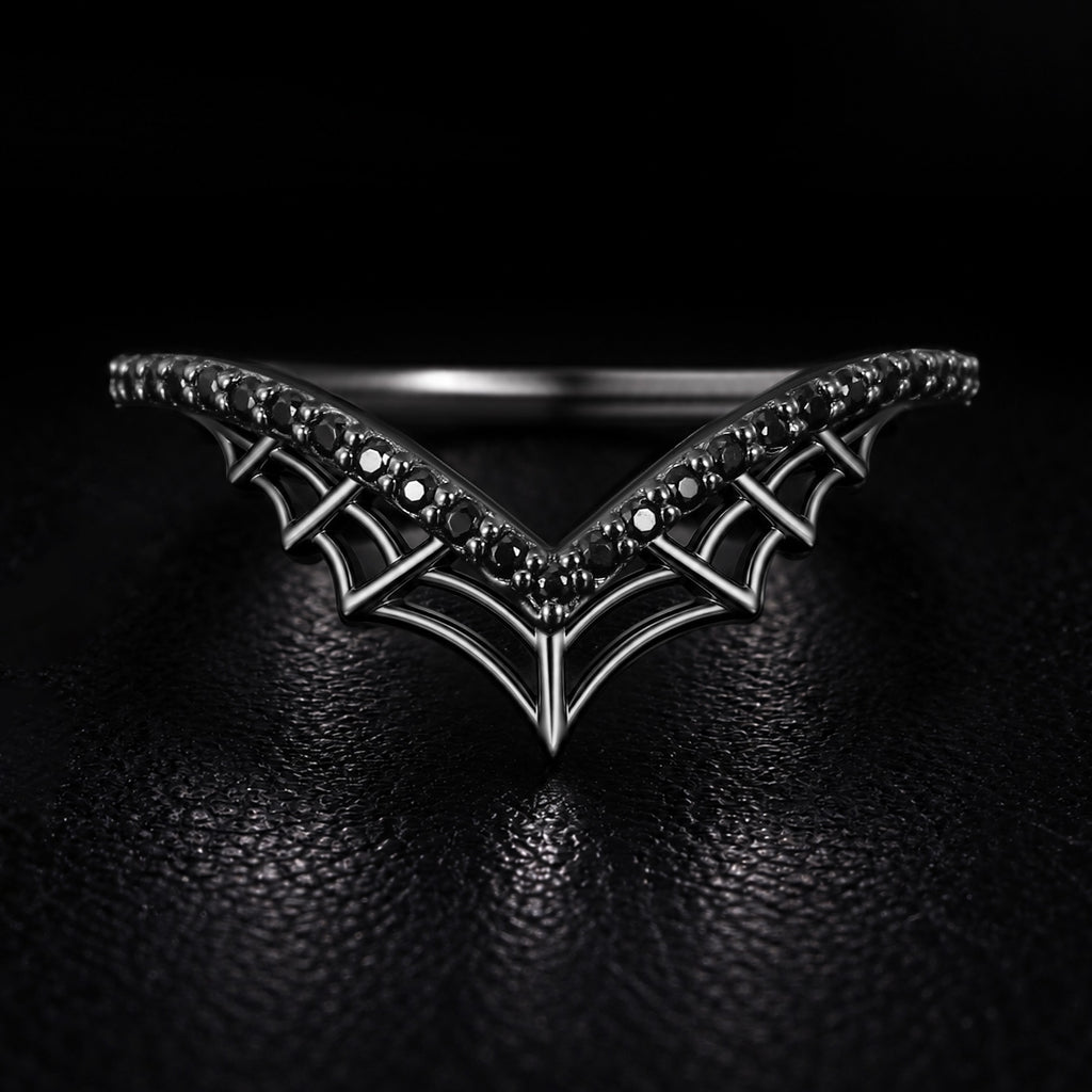 Pavé Black Moissanite Spider Web Gothic Curved Band